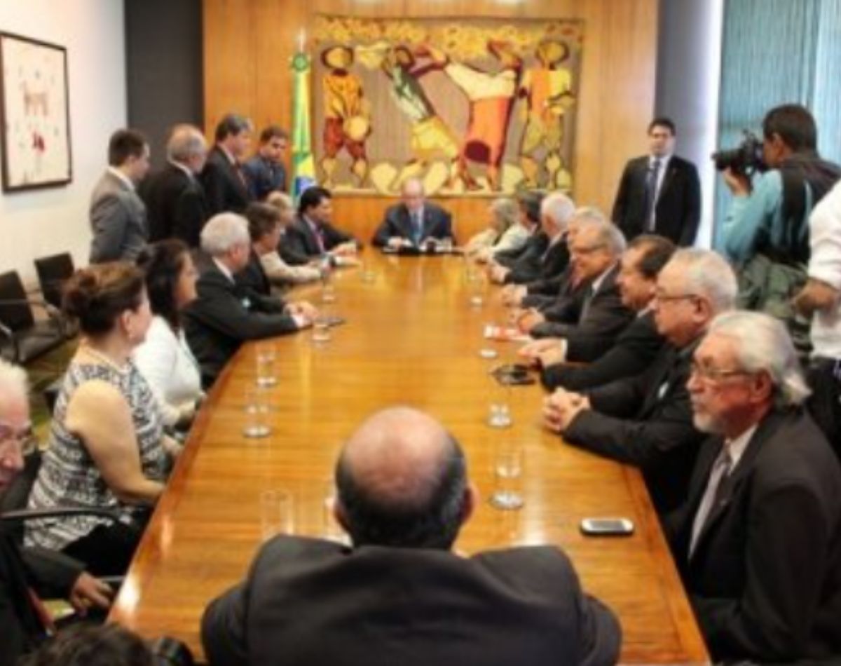 Diretoria do SIOMS em conjunto a FNO em reunião na Câmara dos Deputados em defesa da Categoria